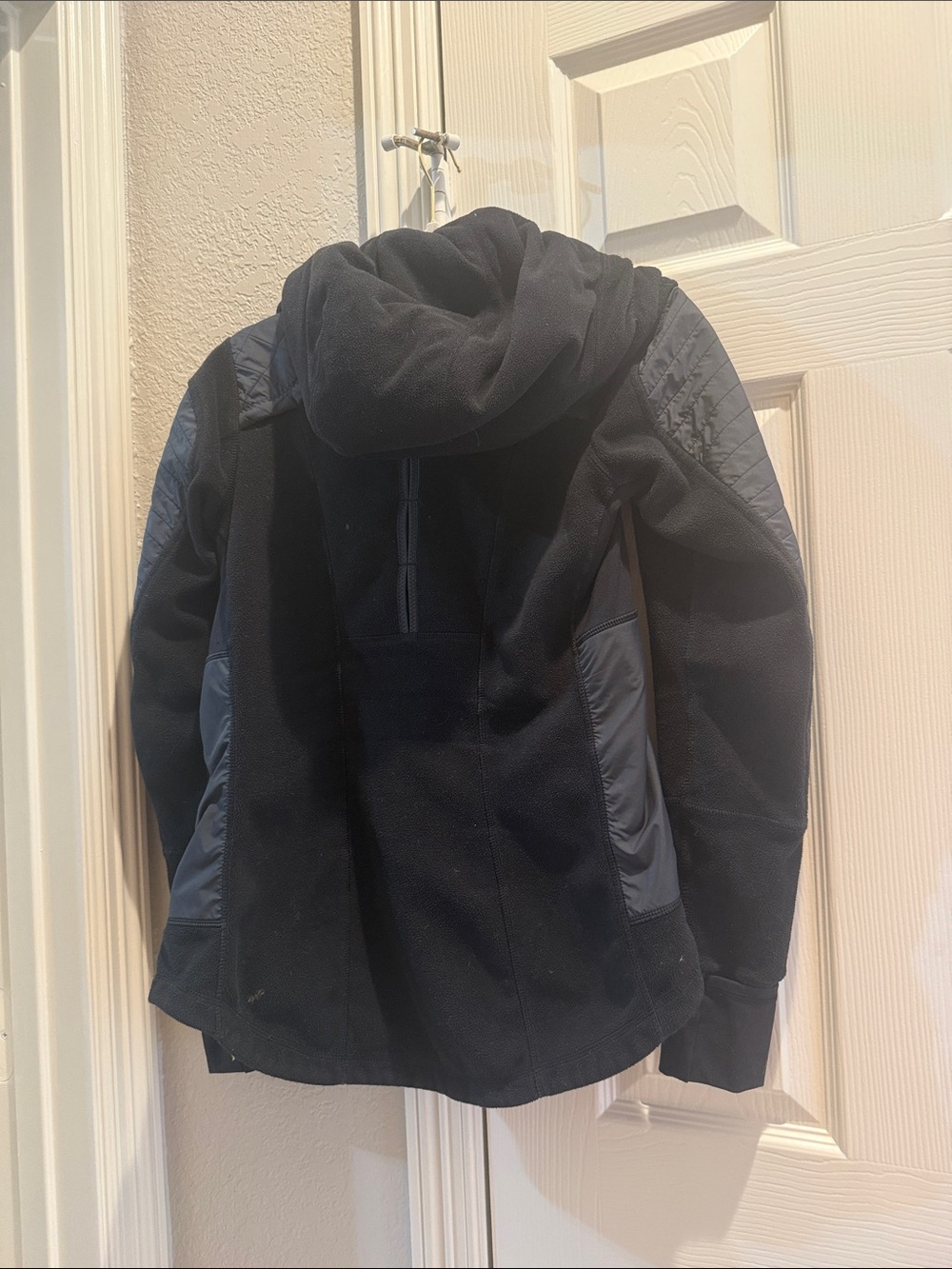Women’s Lululemon Quilted Hybrid Jacket with Hood. Removable hood and vest. - Picture 3 of 3